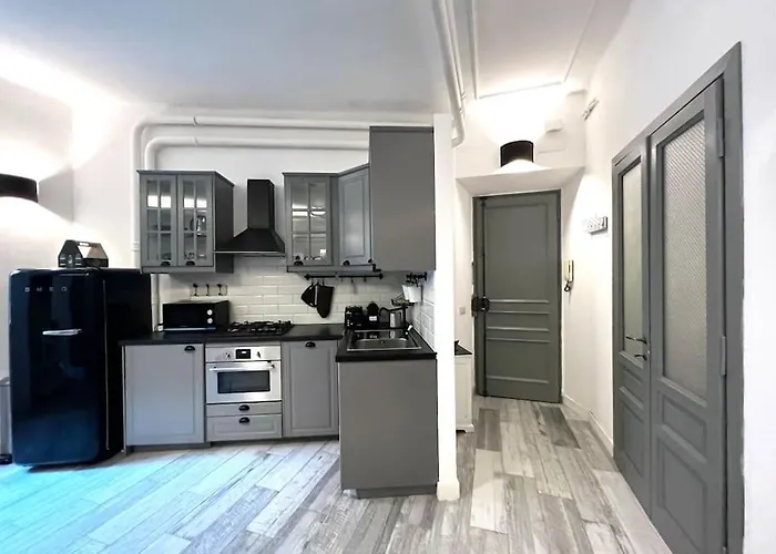 Modern Near The Vatican Apartment